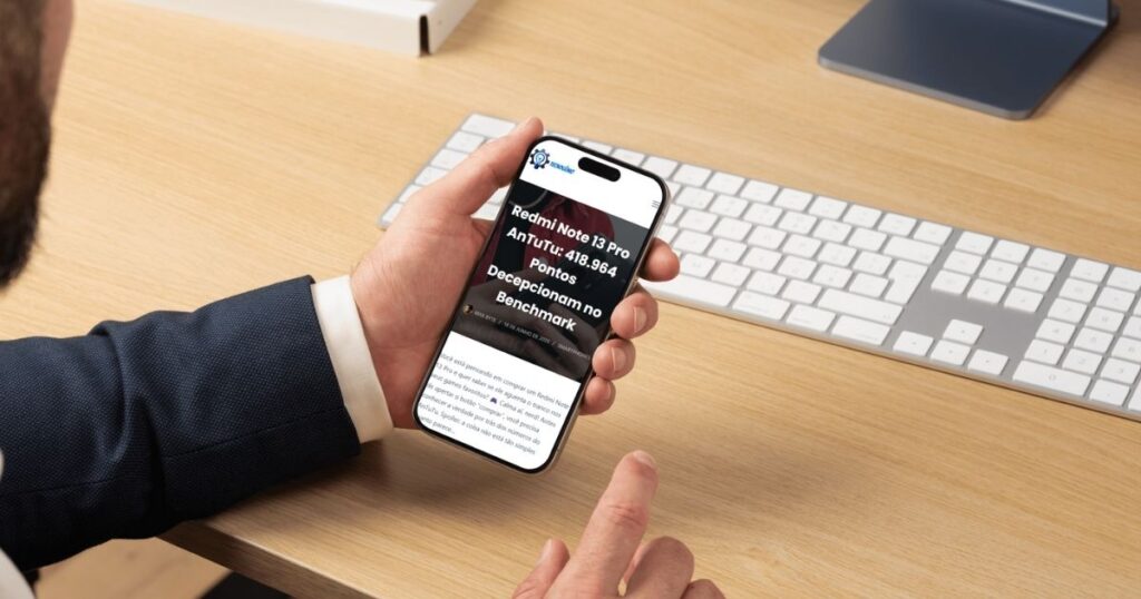 Smartphone Redmi Note 13 Pro acessando o site tecnogenio.com.br