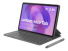 Tablet Lenovo Idea Tab 8GB 256GB com Caneta e Capa Teclado exibindo tela 2.5K de 11 polegadas e acessórios inclusos.